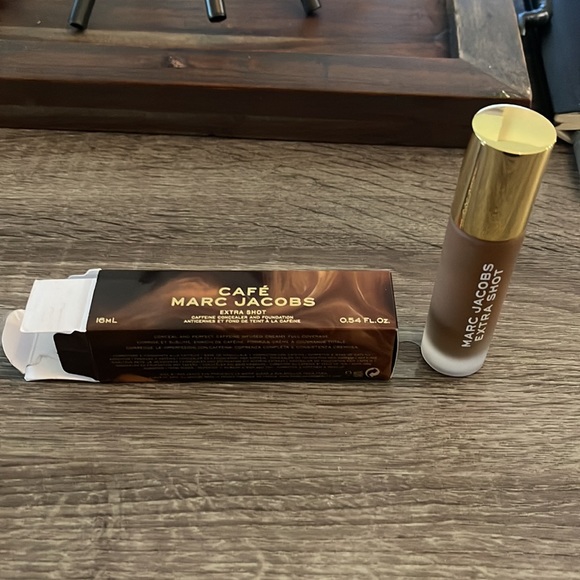 Cafe Marc Jacobs foundation - Picture 2 of 5